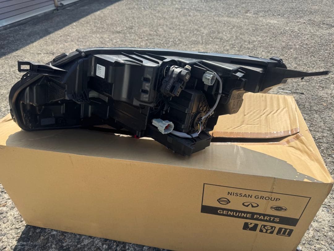 日産 ノート オーラ 純正 FE13 右ヘッドライト