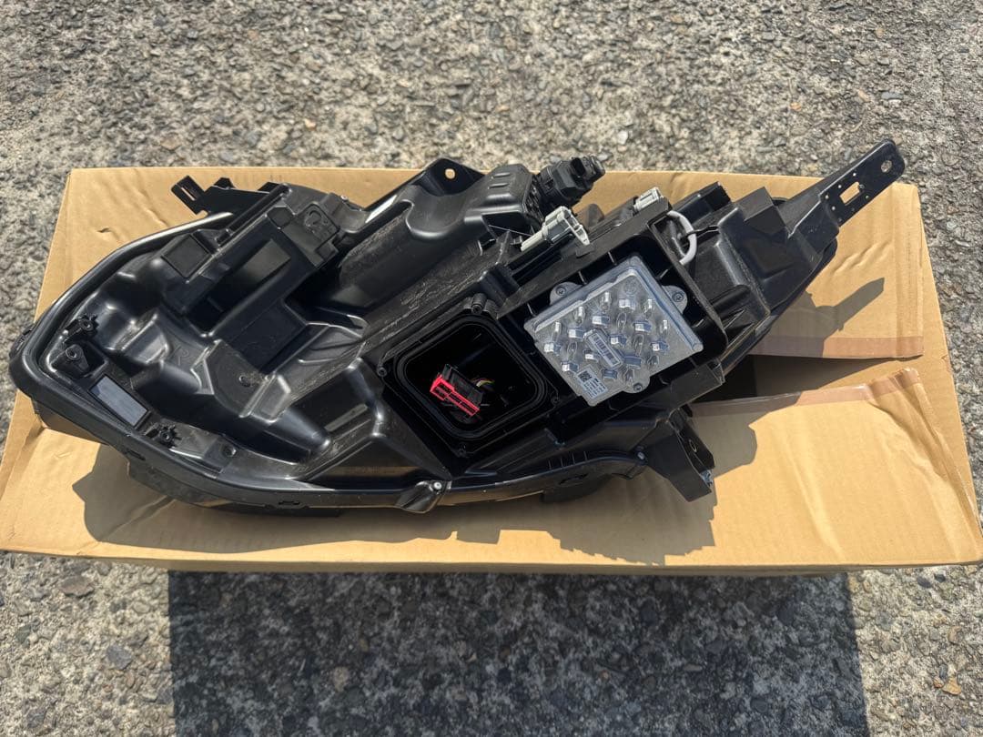 日産 ノート オーラ 純正 FE13 右ヘッドライト