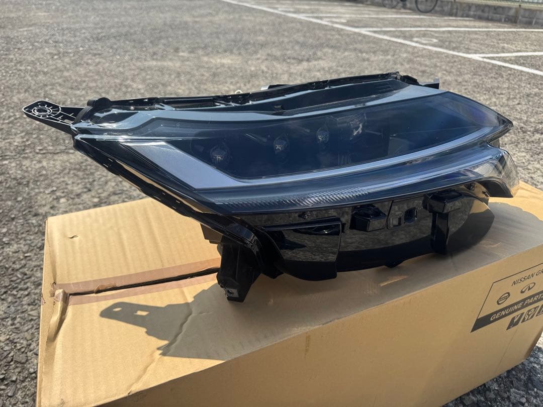 日産 ノート オーラ 純正 FE13 右ヘッドライト