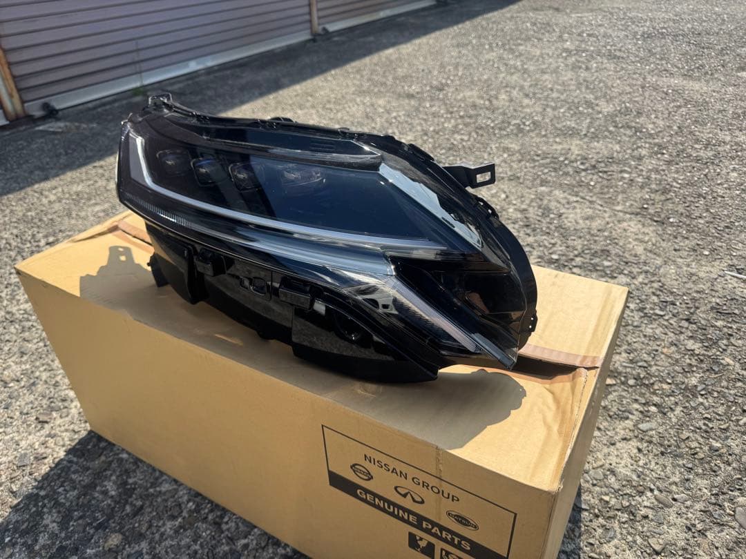 日産 ノート オーラ 純正 FE13 右ヘッドライト