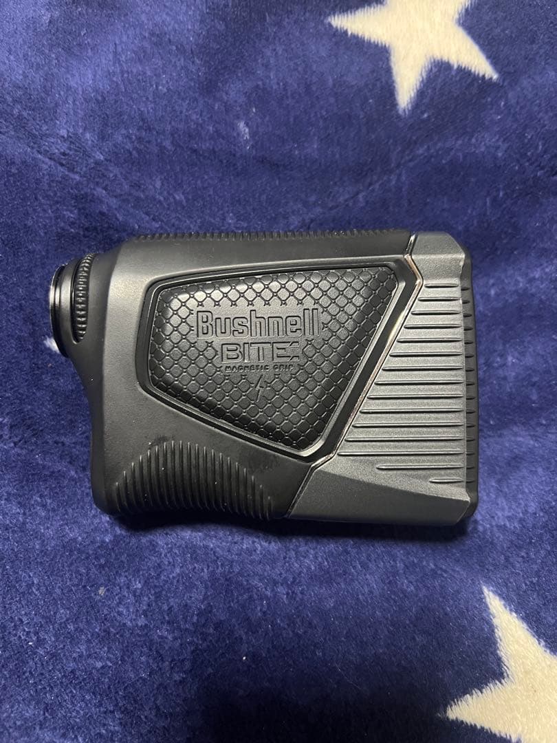 Bushnell Pro XE ゴルフ用距離計とケース