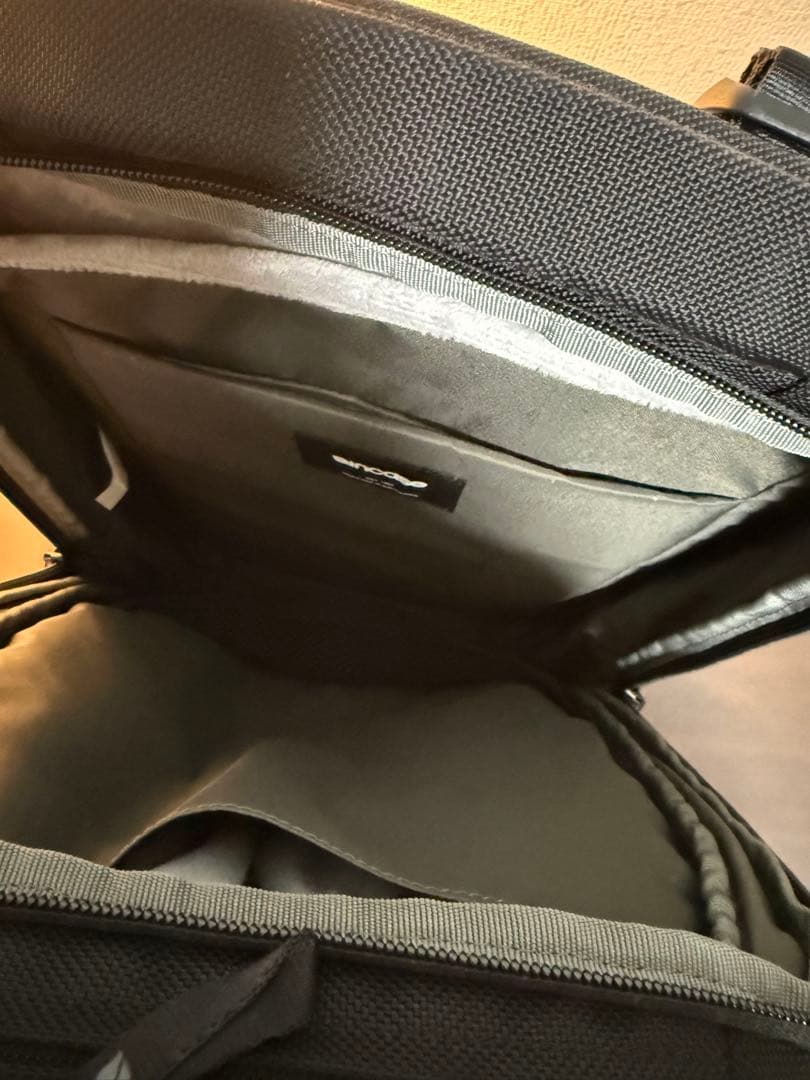 バッグ Incase Tracks Backpack 18L -Black-