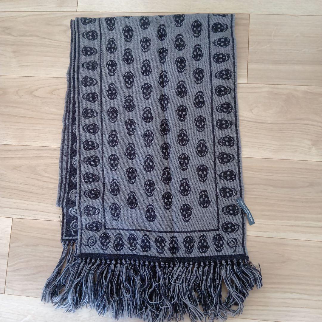 アレクサンダー・マックイーン　スカル柄マフラー