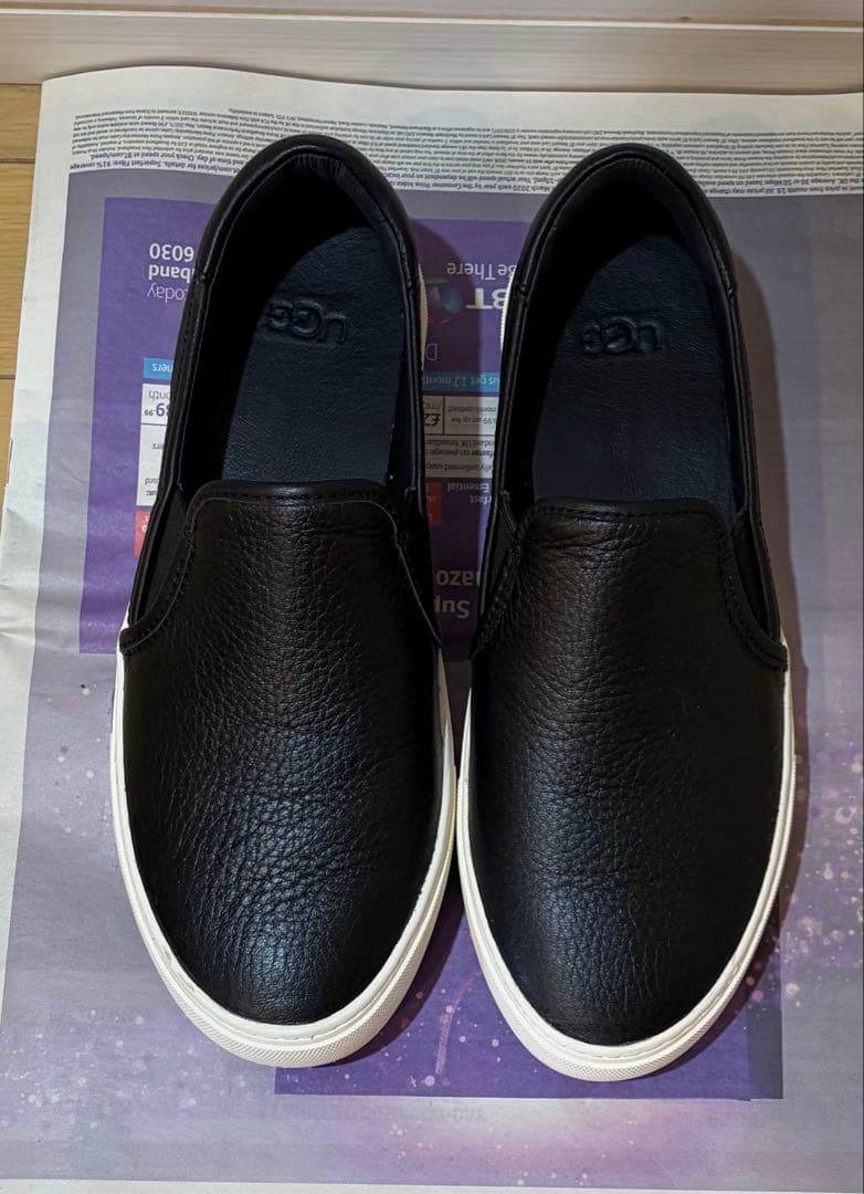 【UGG】24.5cm 黒 レザースリッポンスニーカー