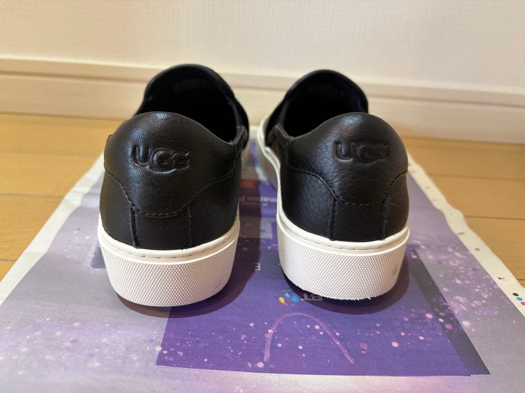 【UGG】24.5cm 黒 レザースリッポンスニーカー