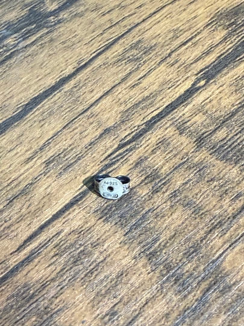 Gucci シルバー ツイストデザイン 片耳用ピアス