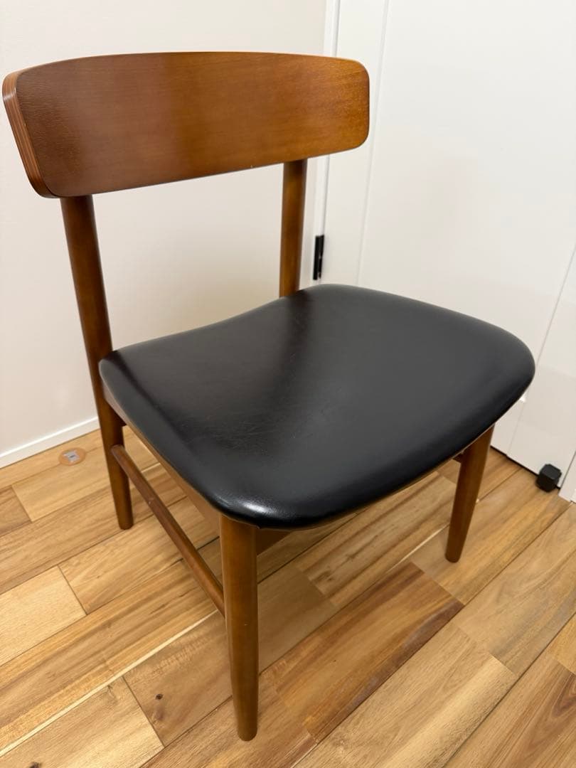 Ｅ【カリモク60】Tチェア ダイニングチェア スタンダードブラック