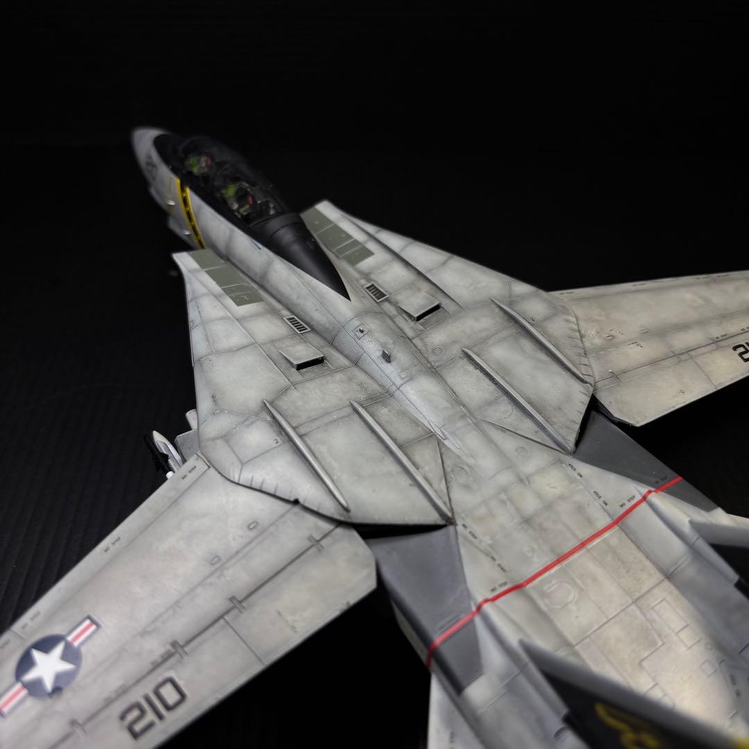 F-14A トムキャット ハイビジ 1/72プラモデル 完成品