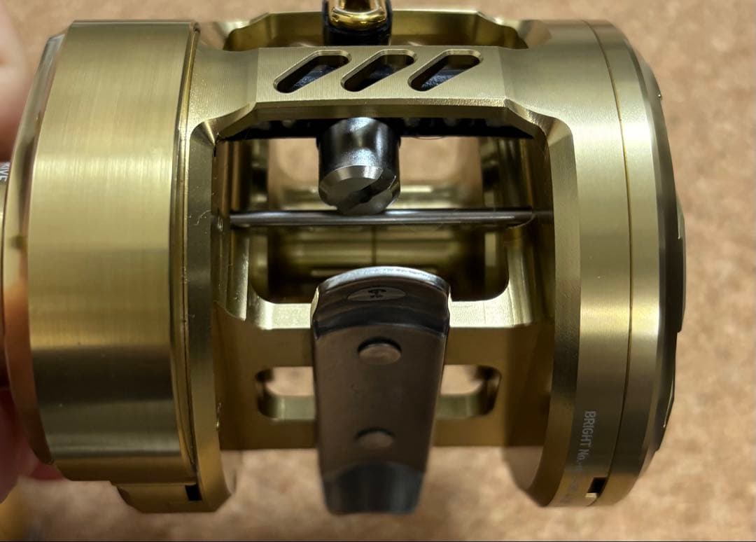 【美品】（Daiwa）21 BASARA 200（右巻き）