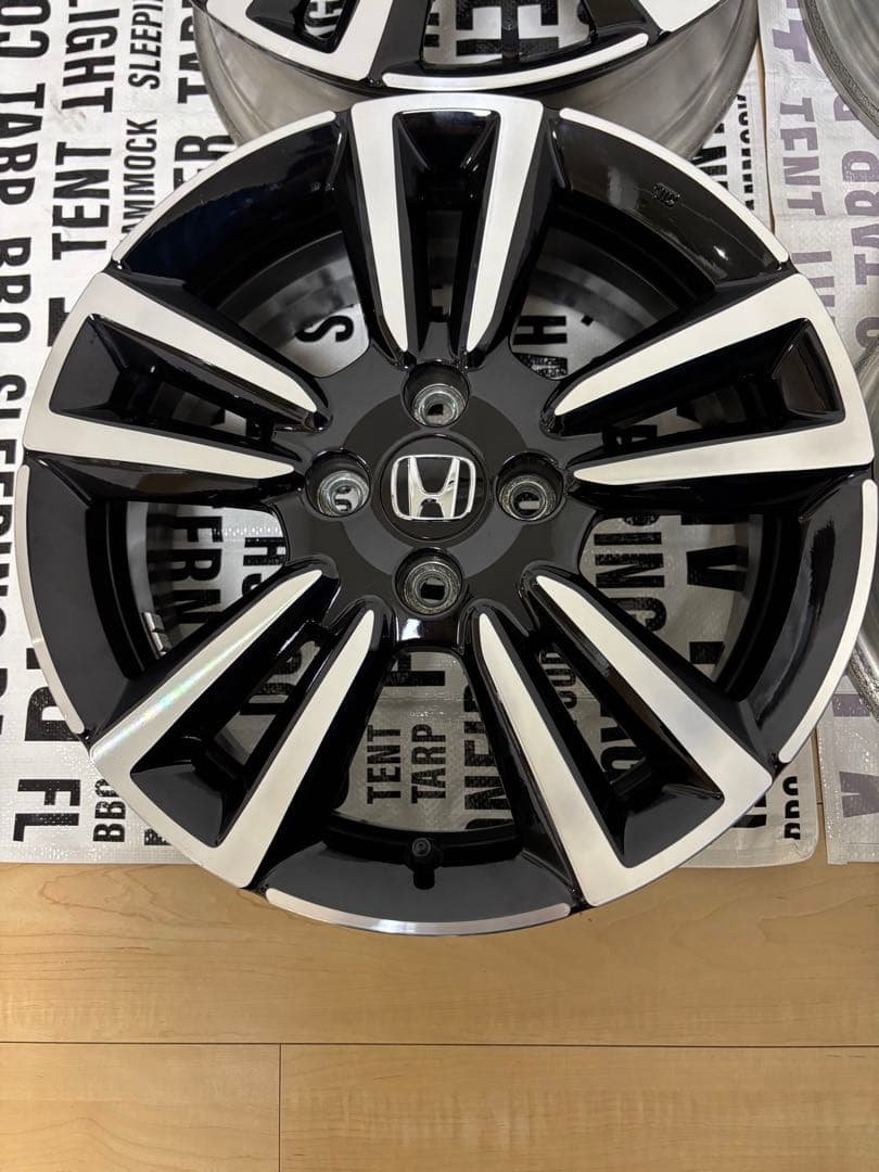 りな【美品】アルミホイール