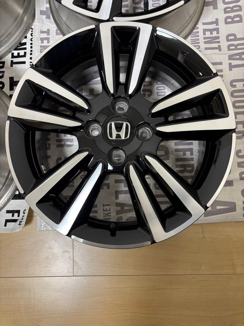 りな【美品】アルミホイール