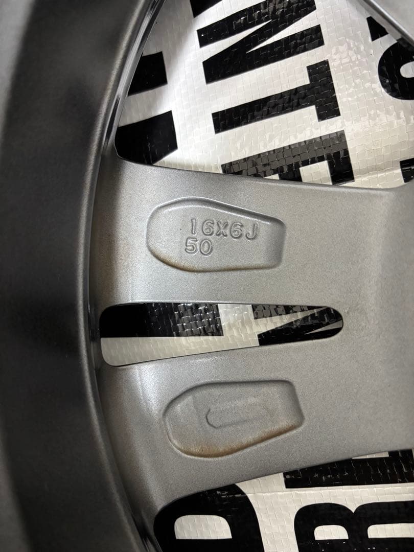 りな【美品】アルミホイール