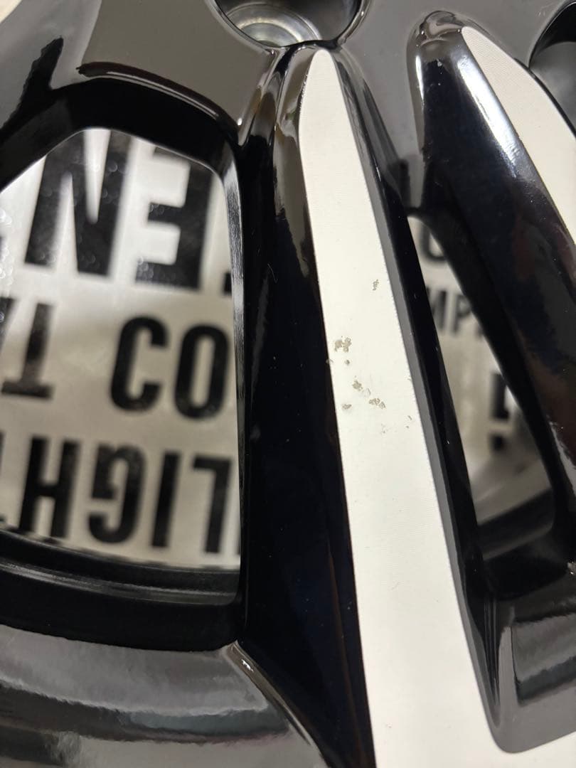 りな【美品】アルミホイール