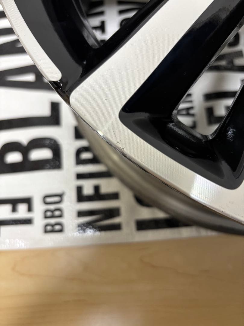 りな【美品】アルミホイール