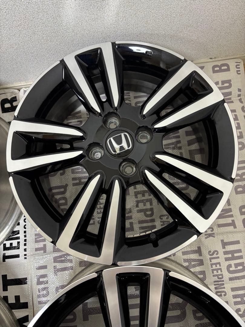 りな【美品】アルミホイール