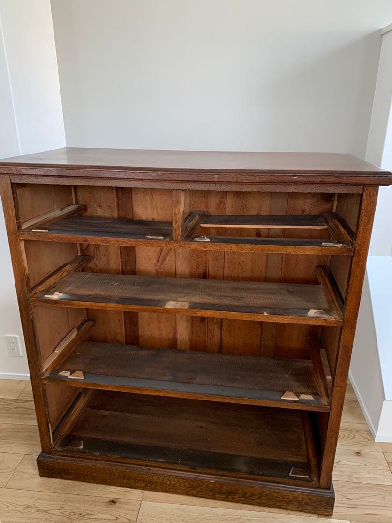 イギリスアンティーク　オーク材 4段チェスト