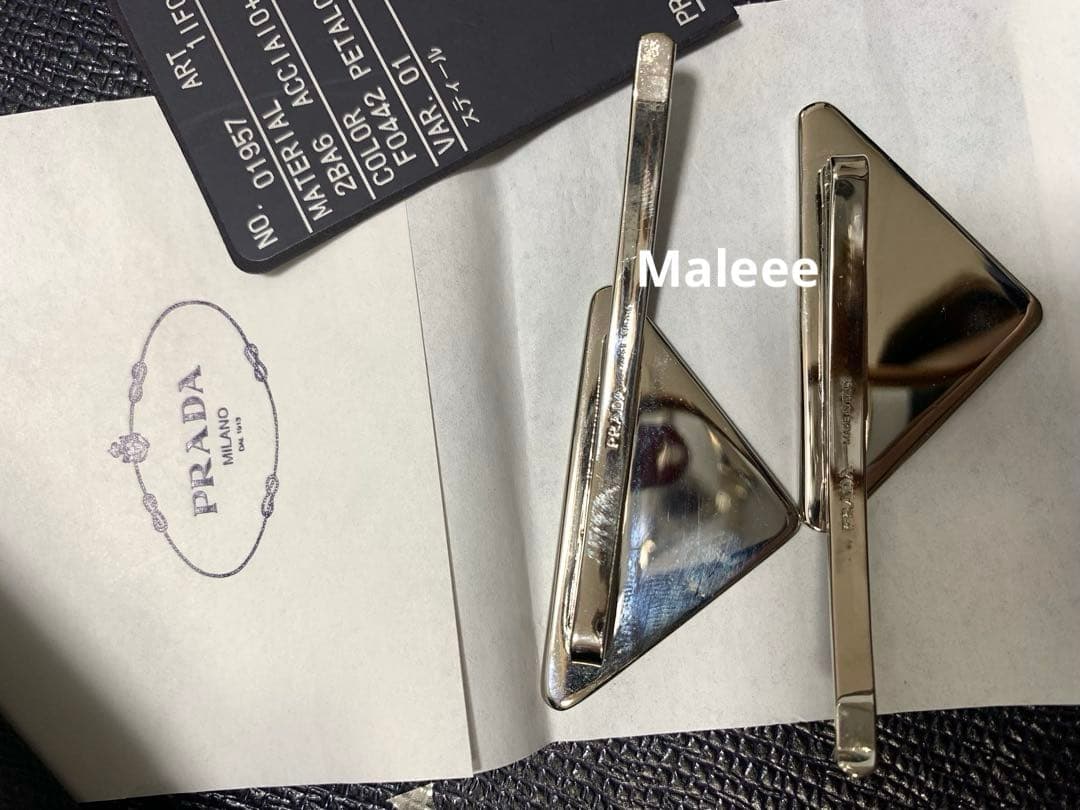 PRADA ピンク トライアングルヘアピン
