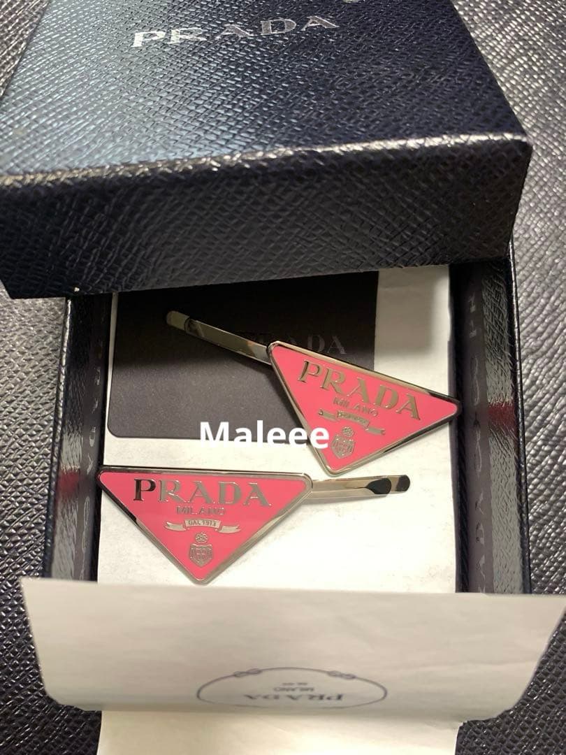 PRADA ピンク トライアングルヘアピン