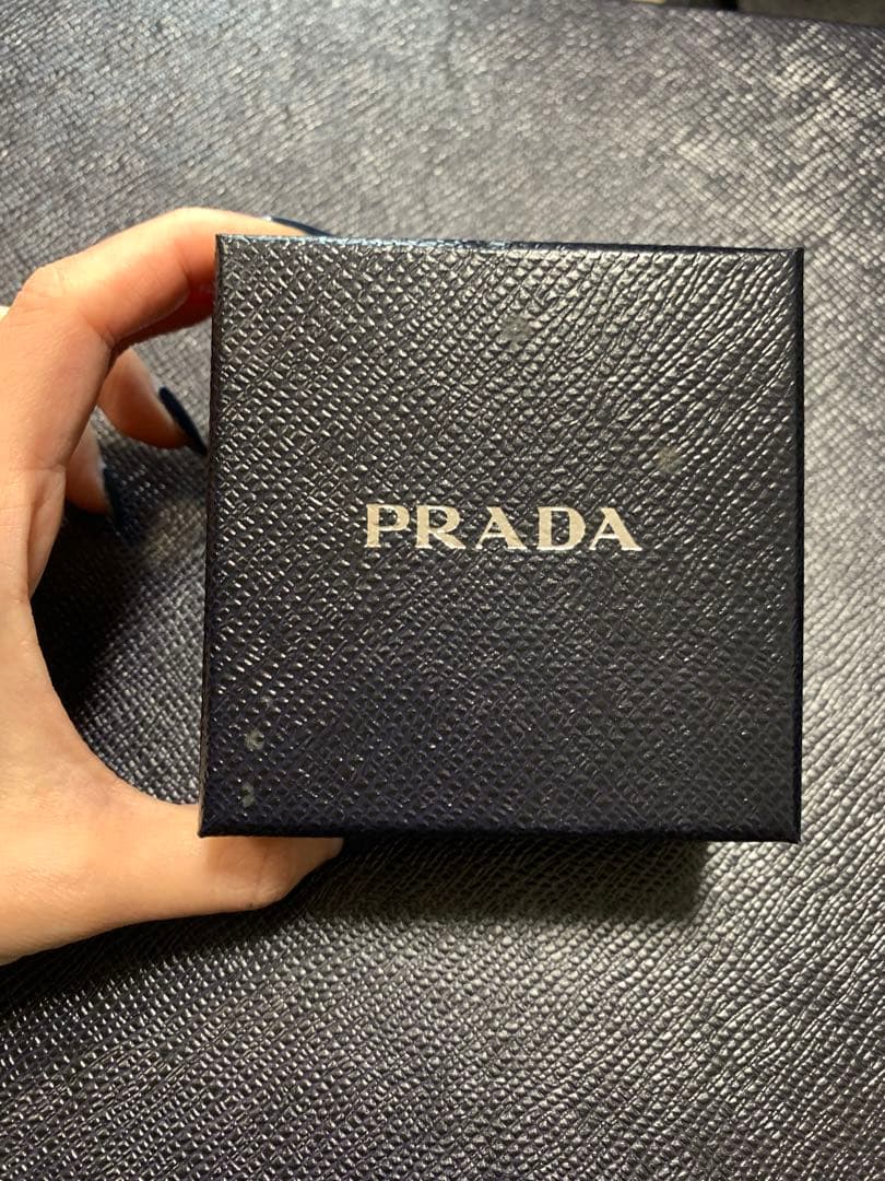 PRADA ピンク トライアングルヘアピン