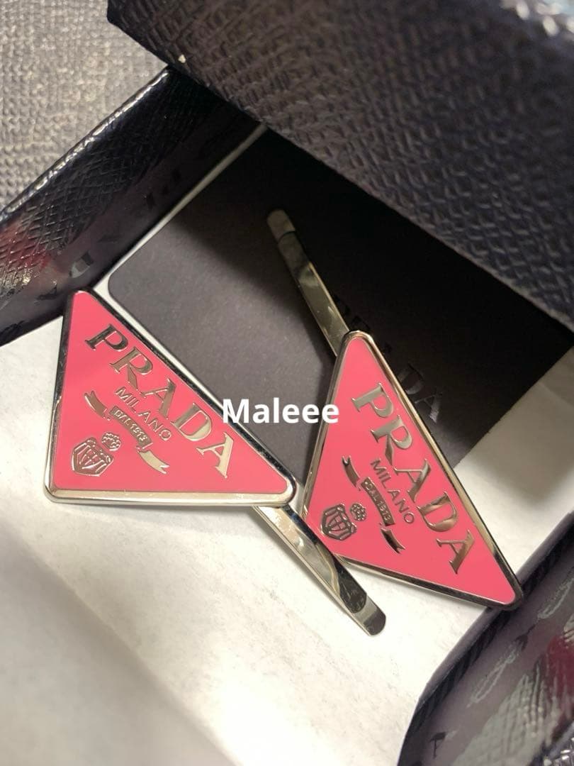 PRADA ピンク トライアングルヘアピン